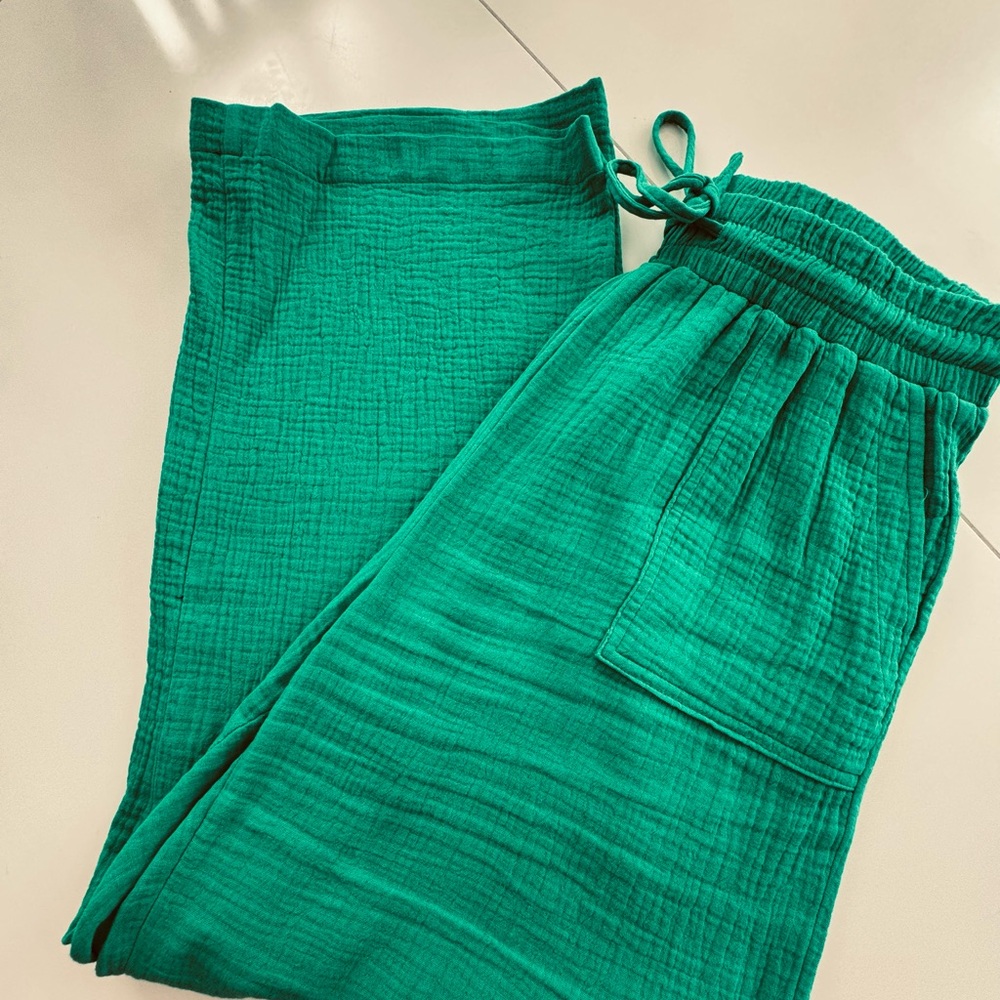 Staccato Green 100% cotton pants. Great for summertime wear!